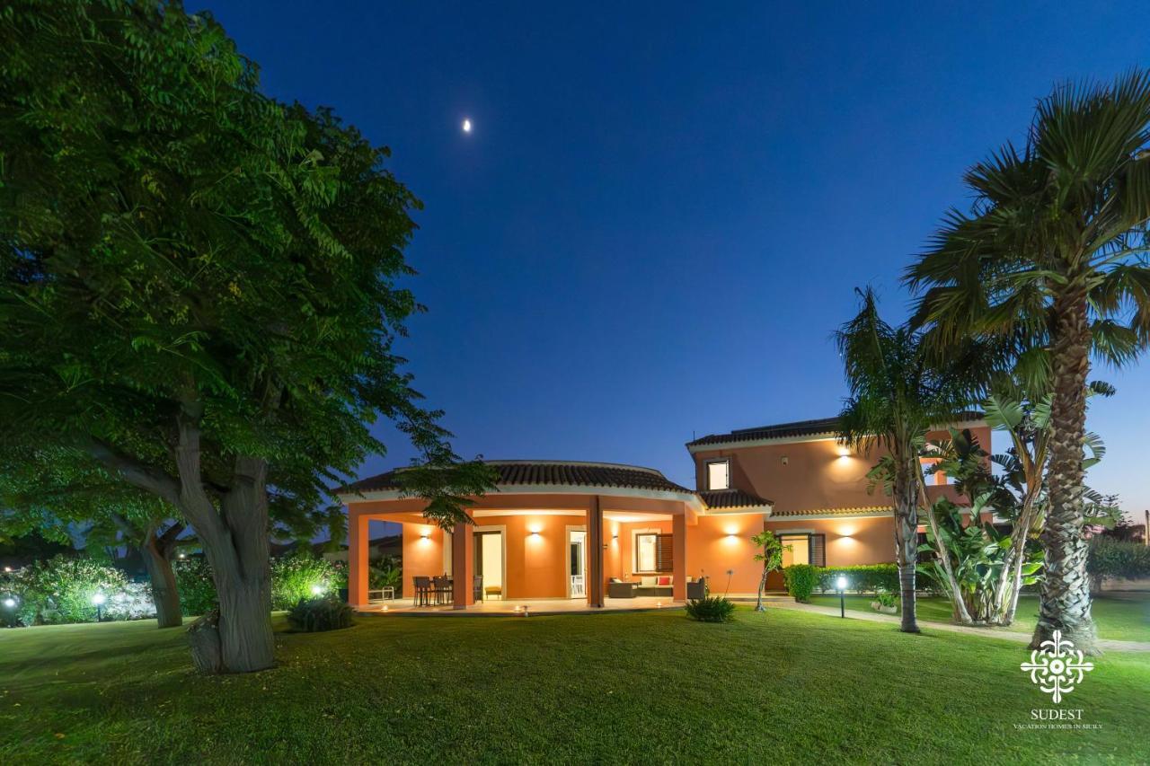 Villa Seaside - Beach Retreat With Jacuzzi Syracuse Exterior photo
