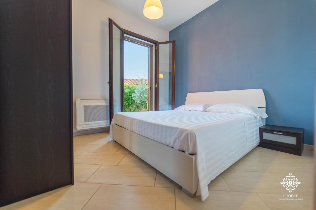 Villa Seaside - Beach Retreat With Jacuzzi Syracuse Exterior photo