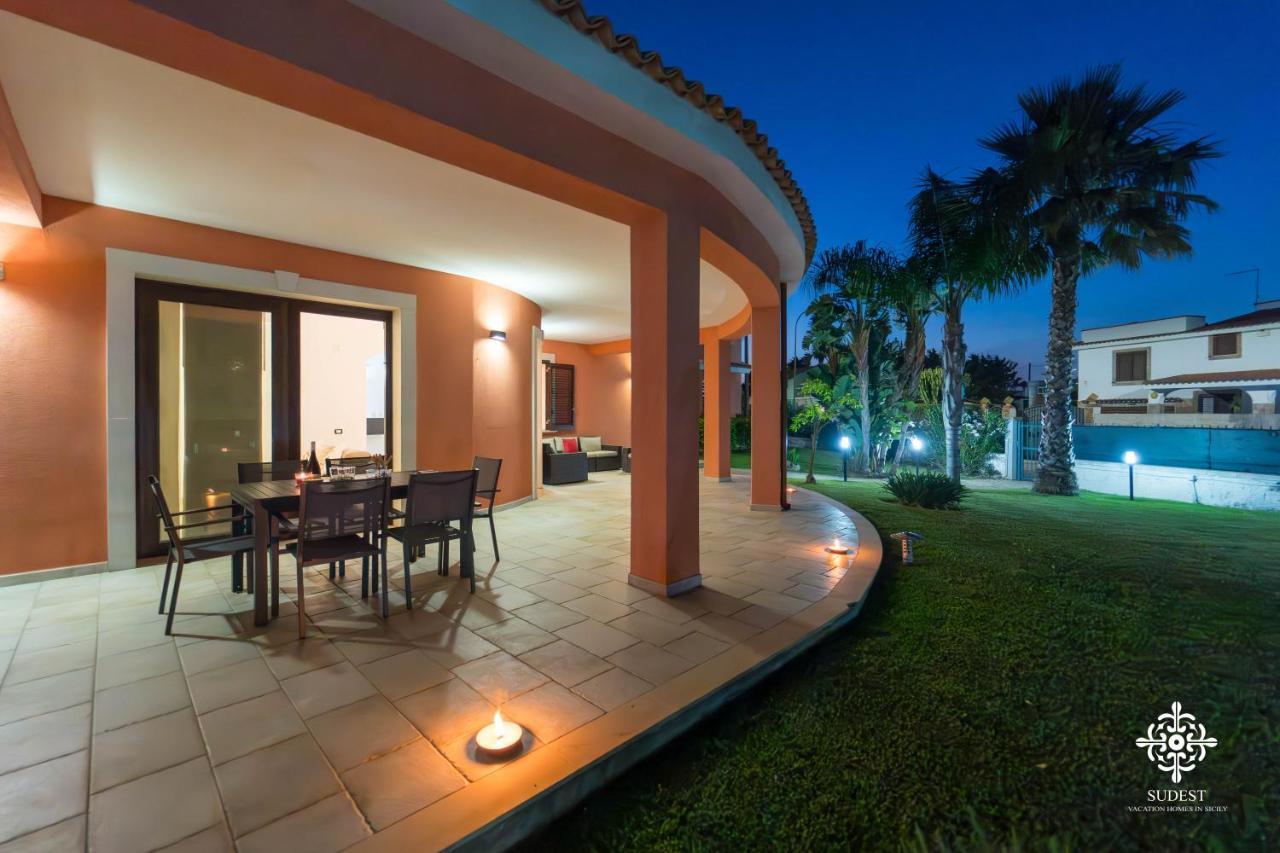 Villa Seaside - Beach Retreat With Jacuzzi Syracuse Exterior photo