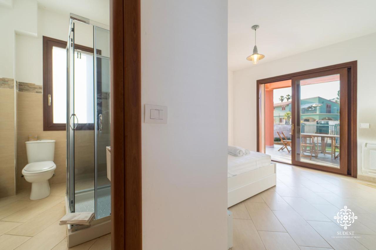 Villa Seaside - Beach Retreat With Jacuzzi Syracuse Exterior photo