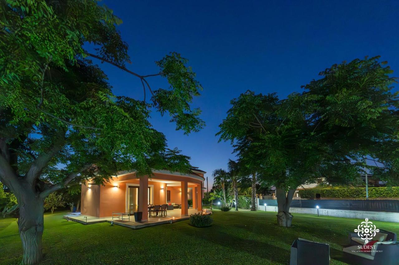 Villa Seaside - Beach Retreat With Jacuzzi Syracuse Exterior photo