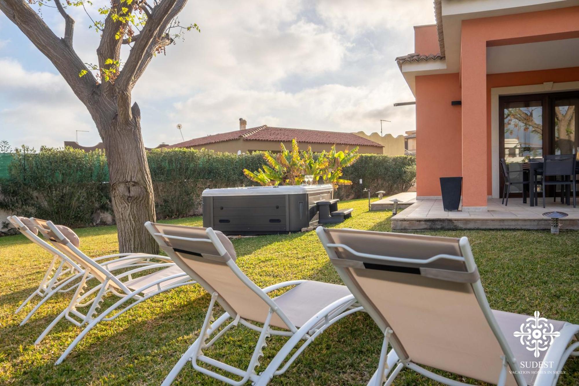 Villa Seaside - Beach Retreat With Jacuzzi Syracuse Exterior photo