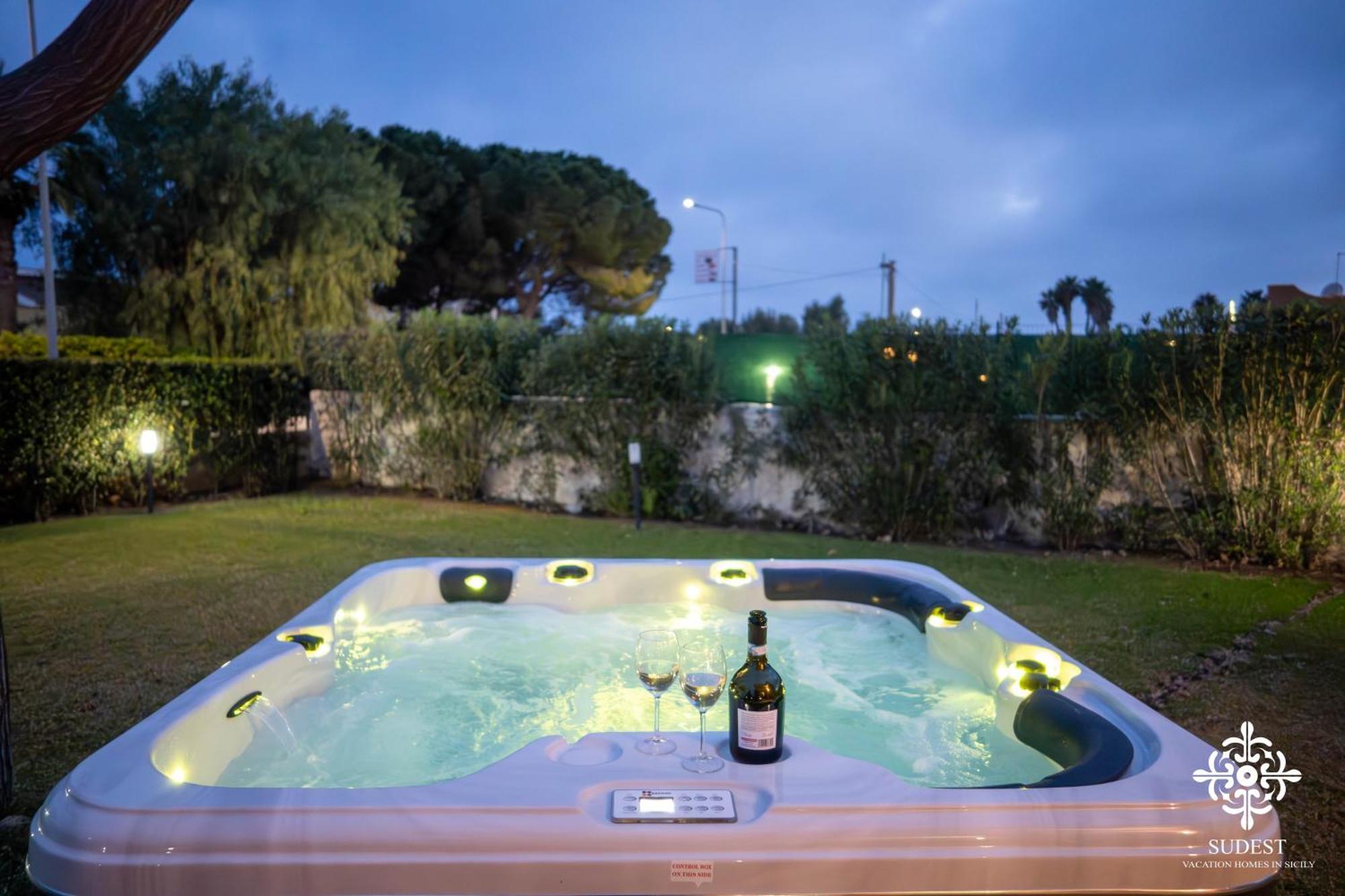 Villa Seaside - Beach Retreat With Jacuzzi Syracuse Exterior photo
